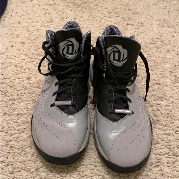 Addidas Derrick Rose basketball shoes (mens) - Picture 2 of 4